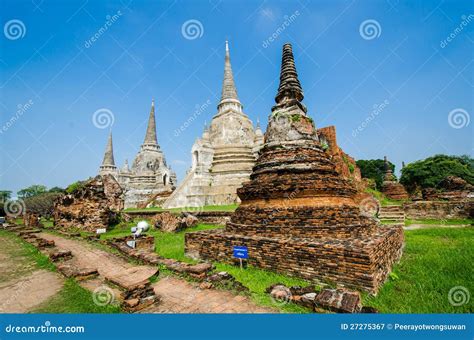 Il Rilievo di Wat Phra Si Sanphet: Una Esplorazione del Sublime e della Natura Interiore